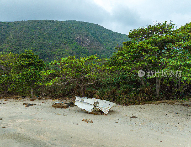 未受污染的海滩与沉船，Con岛，Con Son岛，巴里翁头省